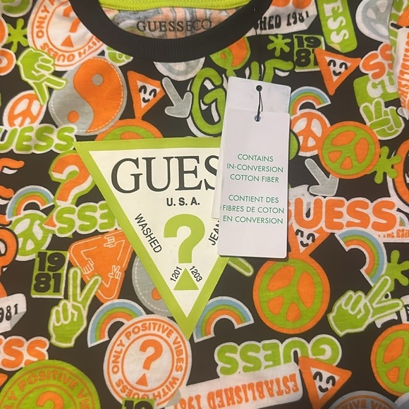 NWT Guess Yellow Multi Short Sleeve T-Shirt Geometric Logo Azure - Picture 5 of 10